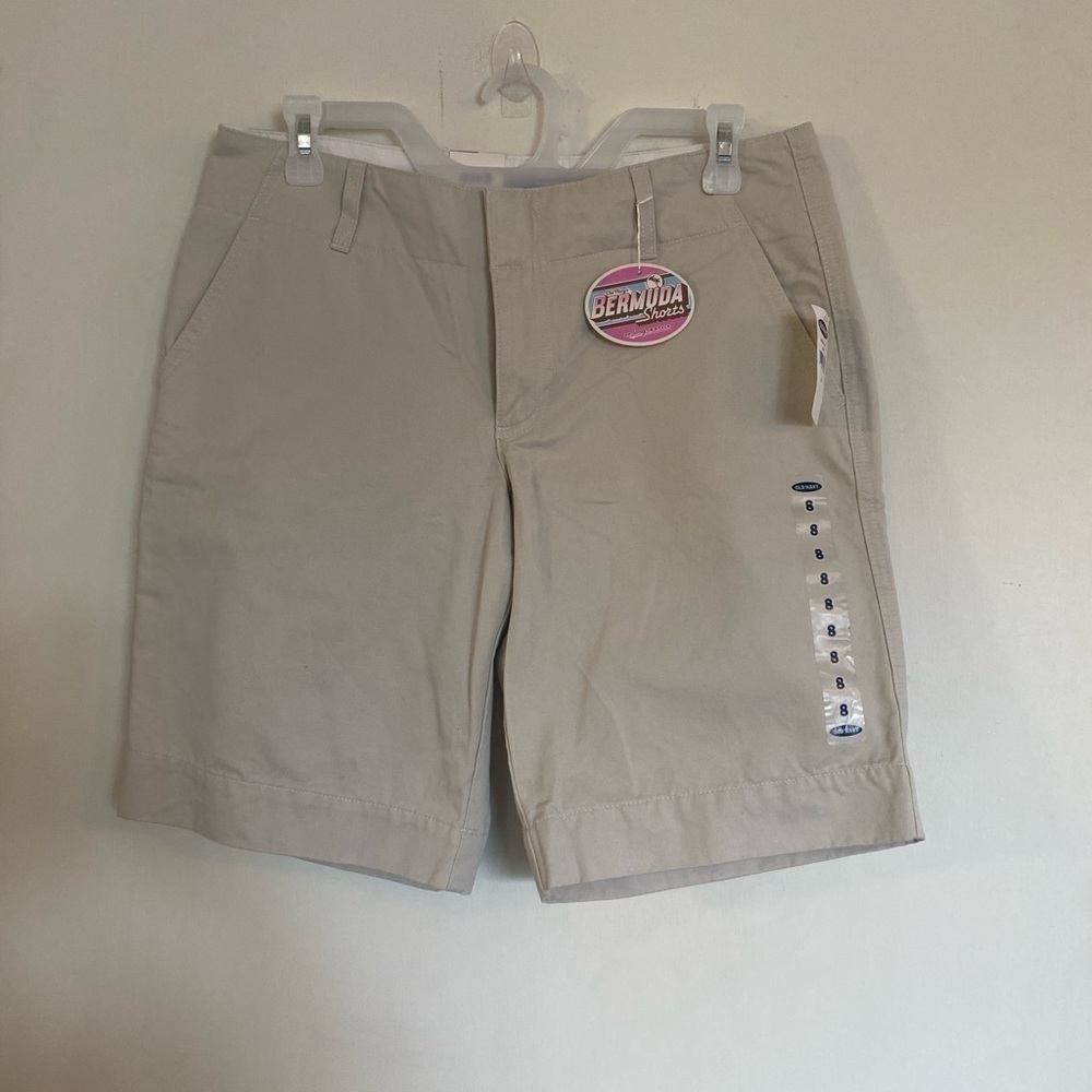 New tags ladies size 8 khaki cargo shorts Bermuda cut